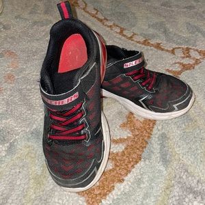 Skechers - size 2 - Tennis Shoes